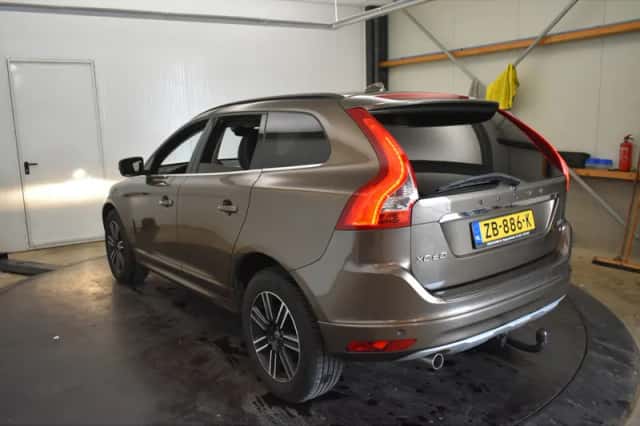 Volvo XC60 (2016) thumbnail 4