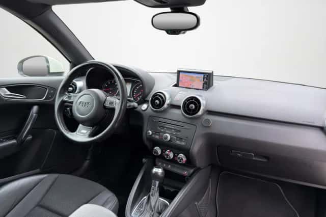 Audi A1 (2012) thumbnail 3