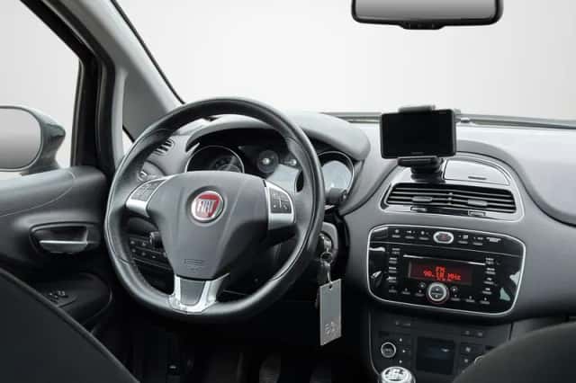 Fiat Punto (2016) thumbnail 3