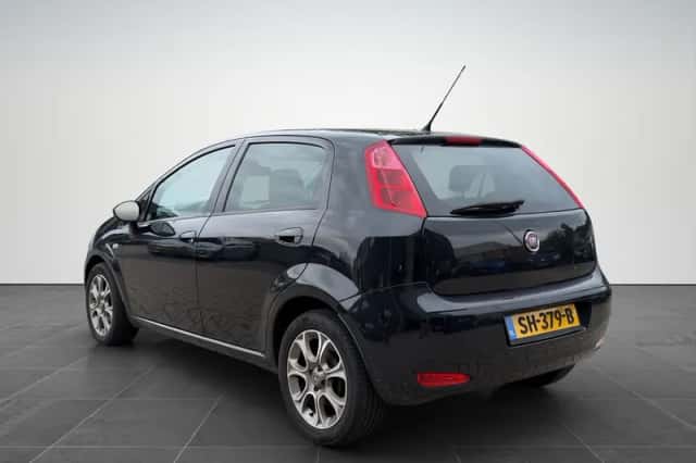 Fiat Punto (2018) thumbnail 2
