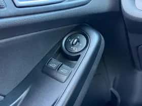 Ford Fiesta (2014) thumbnail 13