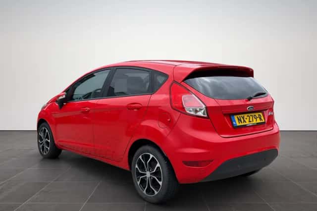 Ford Fiesta (2014) thumbnail 2