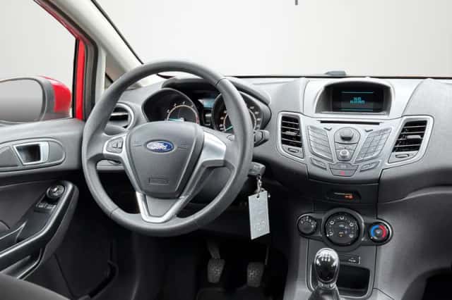 Ford Fiesta (2014) thumbnail 3