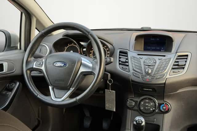 Ford Fiesta (2016) thumbnail 2