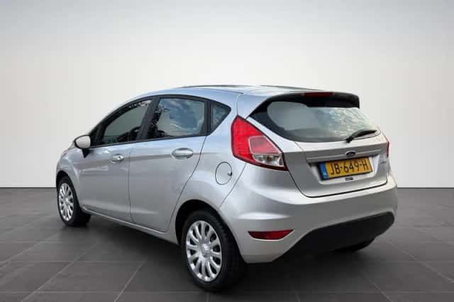 Ford Fiesta (2016) thumbnail 3