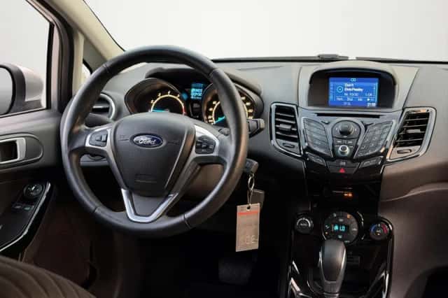 Ford Fiesta (2014) thumbnail 3