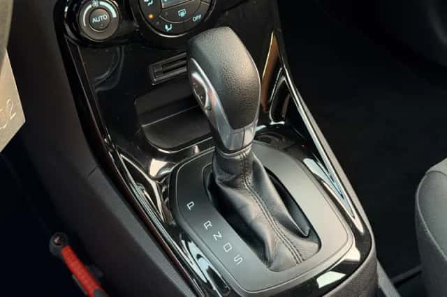 Ford Fiesta (2014) thumbnail 4