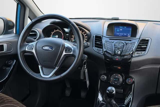 Ford Fiesta (2016) thumbnail 3