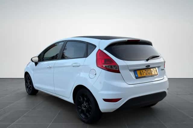 Ford Fiesta (2012) thumbnail 2