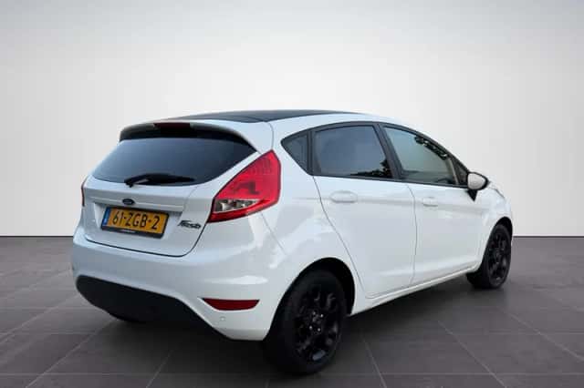 Ford Fiesta (2012) thumbnail 5