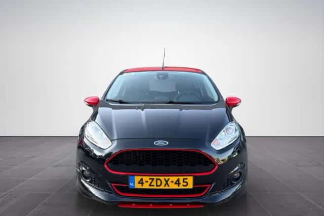 Ford Fiesta (2015) thumbnail 4