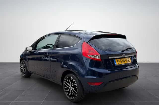 Ford Fiesta (2011) thumbnail 2
