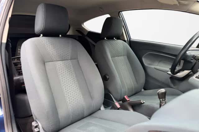 Ford Fiesta (2011) thumbnail 4