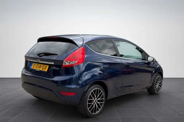 Ford Fiesta (2011) thumbnail 6