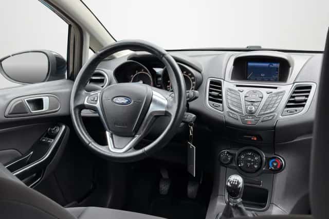 Ford Fiesta (2016) thumbnail 3