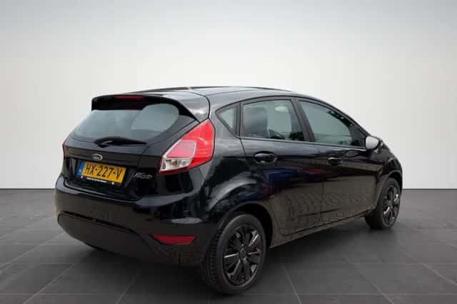 Ford Fiesta (2016) thumbnail 5