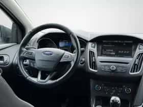 Ford Focus (2015) thumbnail 3
