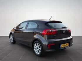 Kia Rio (2015) thumbnail 2