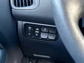 Kia Rio (2015) thumbnail 8