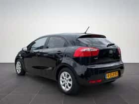 Kia Rio (2013) thumbnail 2