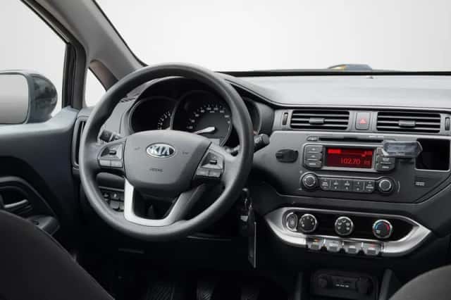 Kia Rio (2013) thumbnail 3