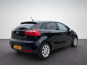 Kia Rio (2013) thumbnail 5