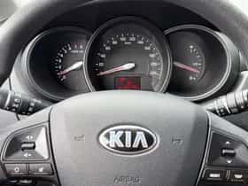 Kia Rio (2013) thumbnail 9