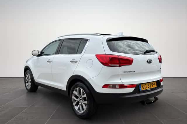 Kia Sportage (2015) thumbnail 2