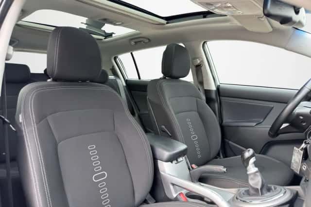 Kia Sportage (2015) thumbnail 2