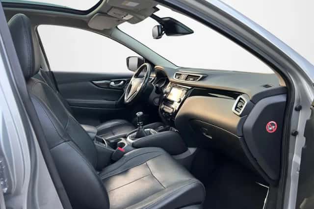 Nissan Qashqai (2017) thumbnail 3