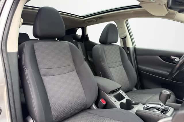 Nissan Qashqai (2015) thumbnail 2