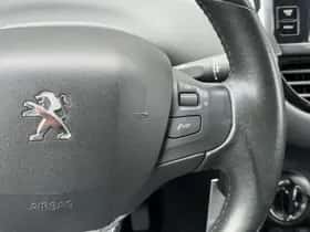 Peugeot 208 (2013) thumbnail 9