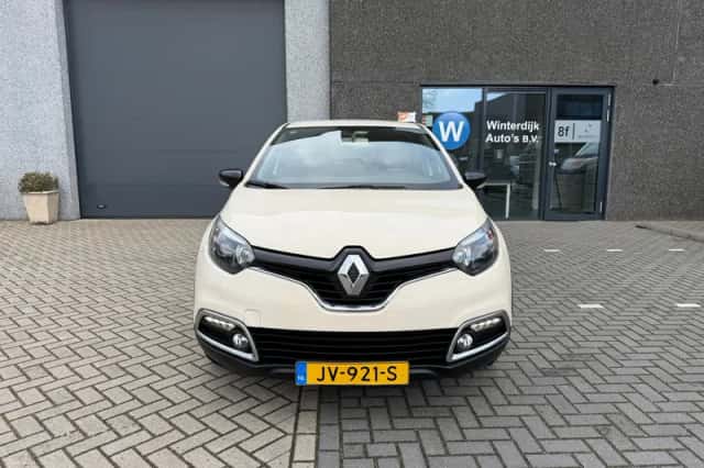Renault Captur (2016) thumbnail 3