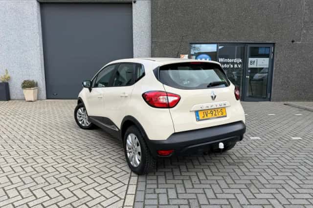 Renault Captur (2016) thumbnail 6