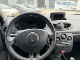 Renault Clio (2009) thumbnail 2