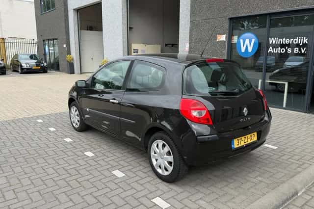 Renault Clio (2008) thumbnail 2