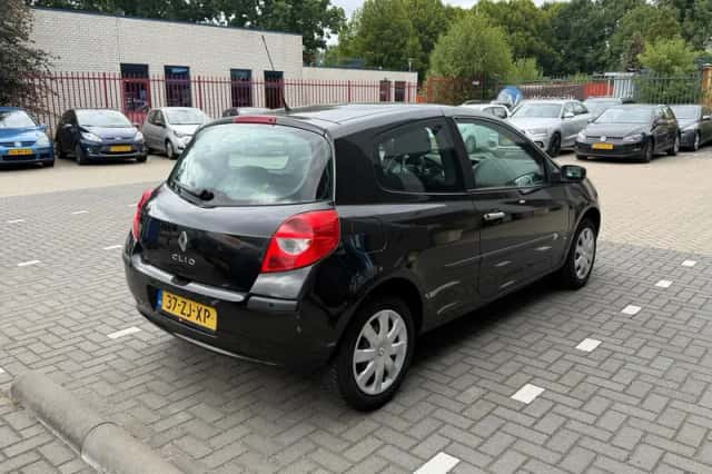 Renault Clio (2008) thumbnail 4
