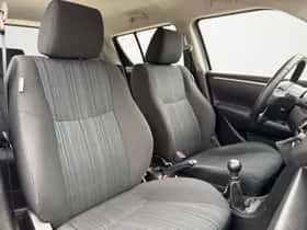Suzuki Swift (2015) thumbnail 6