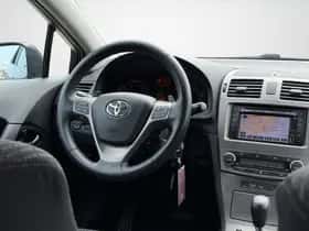 Toyota Avensis (2011) thumbnail 3