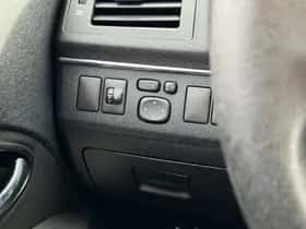 Toyota Avensis (2011) thumbnail 8