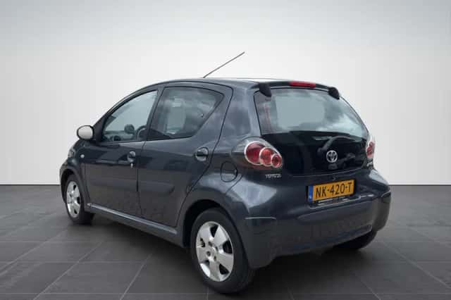 Toyota Aygo (2009) thumbnail 2