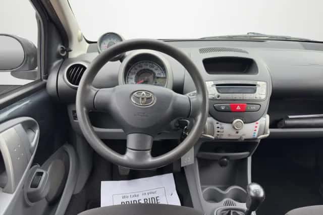 Toyota Aygo (2009) thumbnail 3