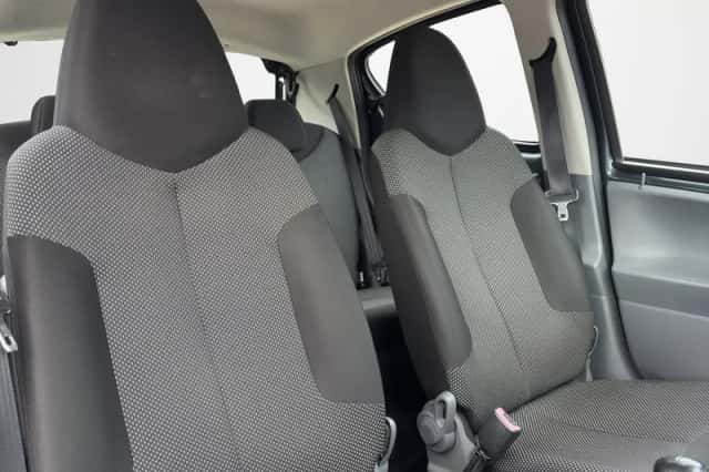 Toyota Aygo (2009) thumbnail 6