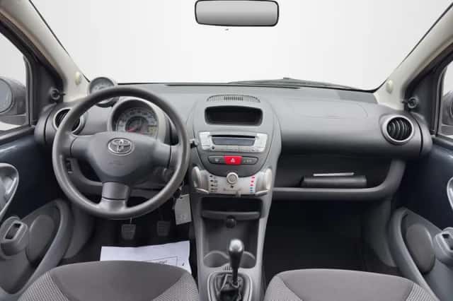 Toyota Aygo (2009) thumbnail 3