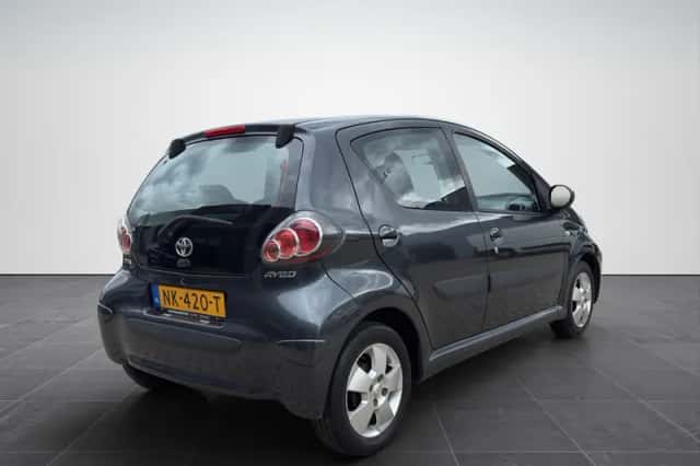 Toyota Aygo (2009) thumbnail 5