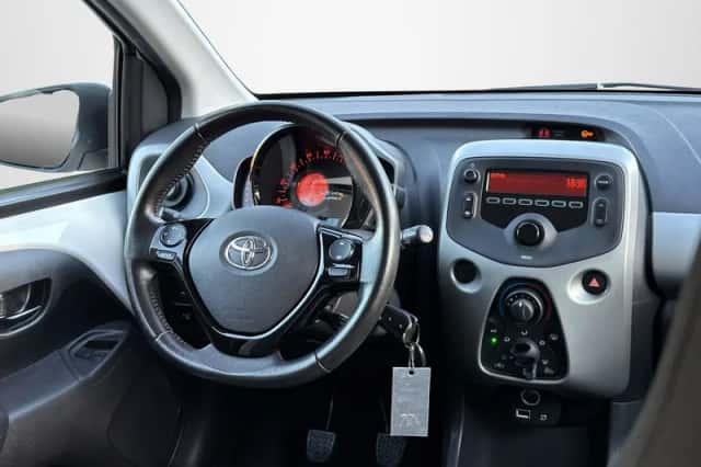 Toyota Aygo (2016) thumbnail 2