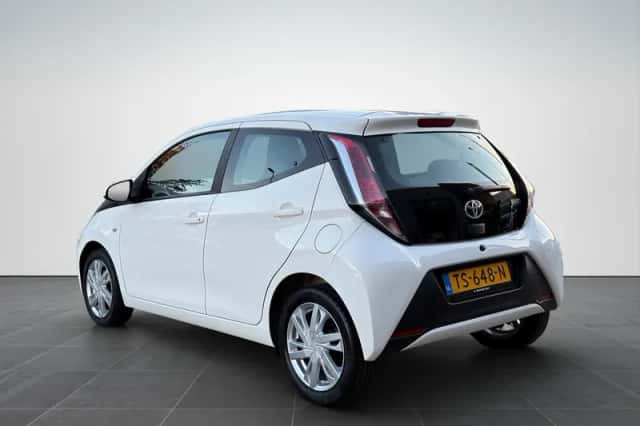 Toyota Aygo (2016) thumbnail 5