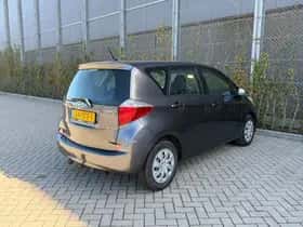 Toyota Verso-S (2012) thumbnail 8