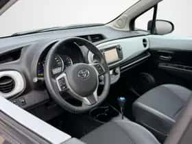 Toyota Yaris (2014) thumbnail 3