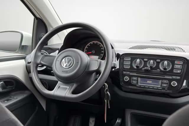 Volkswagen Up! (2013) thumbnail 3